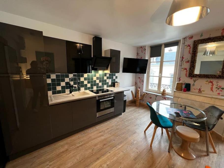 Les Pyou-Pyous Apartment Nancy Bagian luar foto