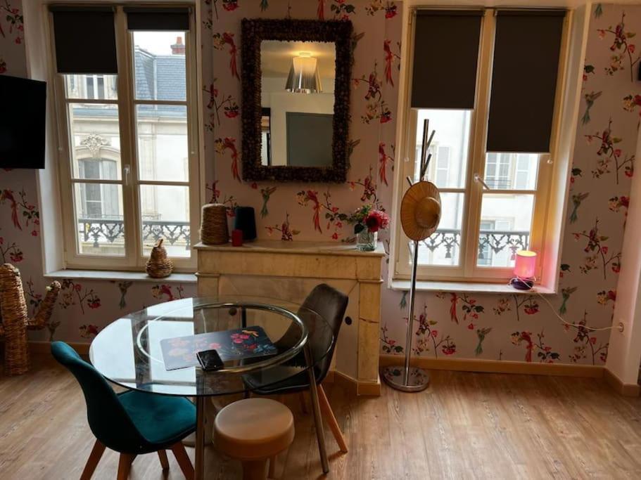 Les Pyou-Pyous Apartment Nancy Bagian luar foto