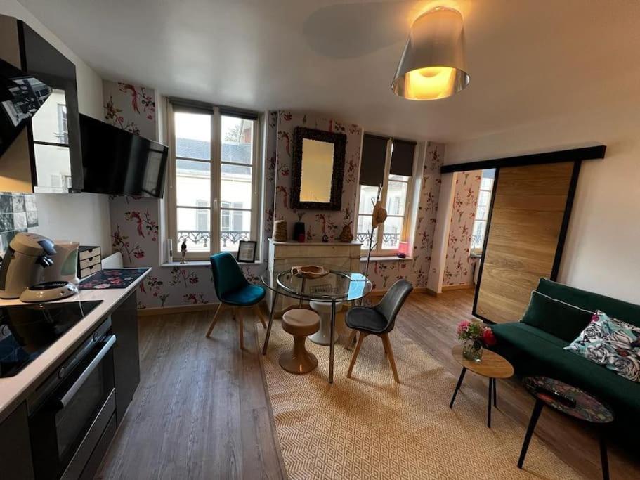Les Pyou-Pyous Apartment Nancy Bagian luar foto